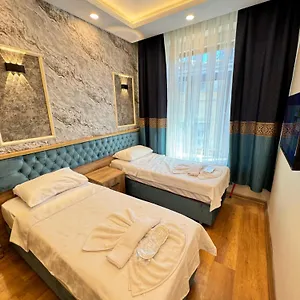 Riverside Hotel