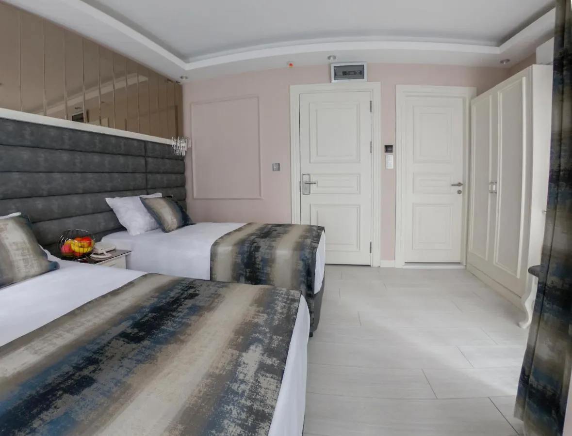 Crowned Hotel Istanbul