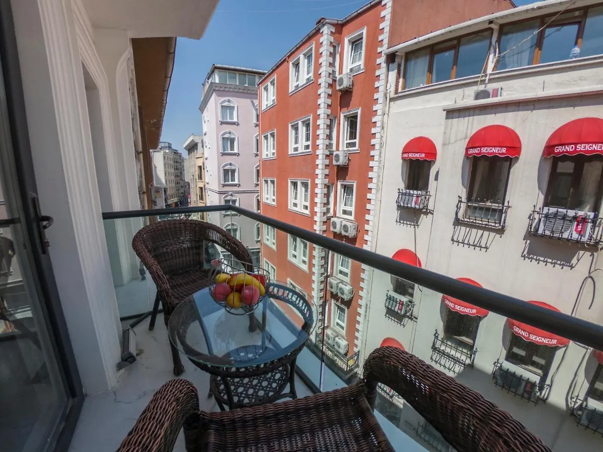 Crowned Hotel Istanbul