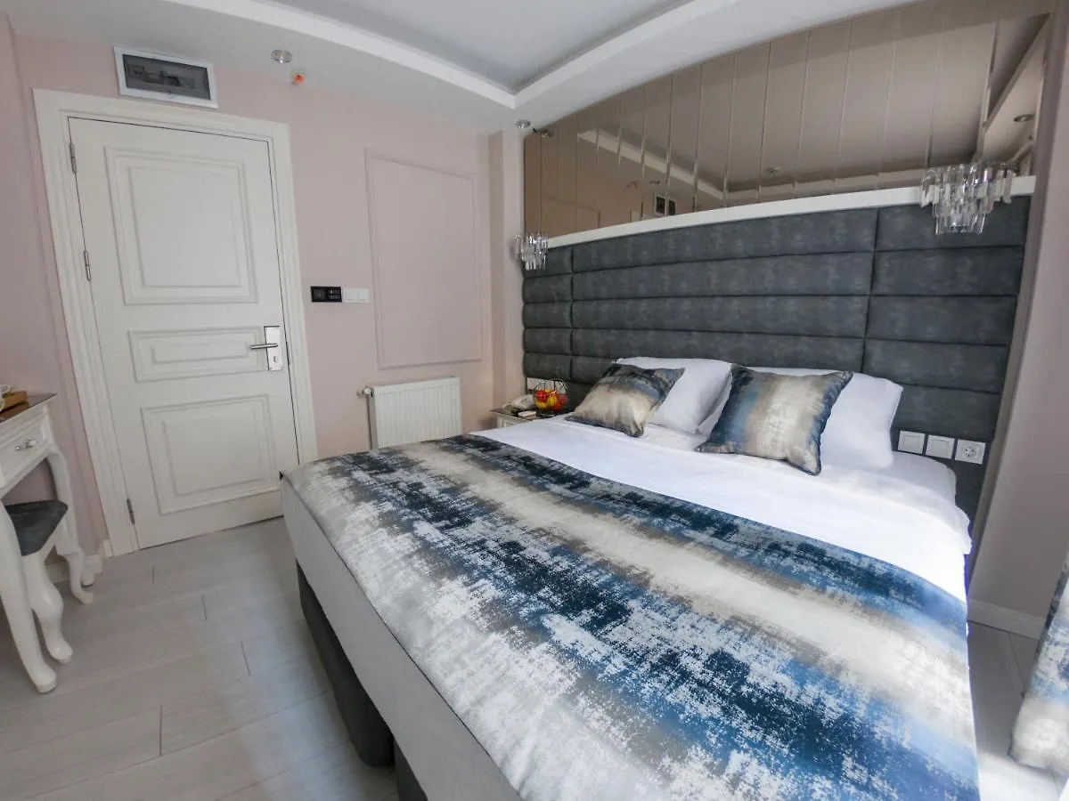 Crowned Hotel Istanbul