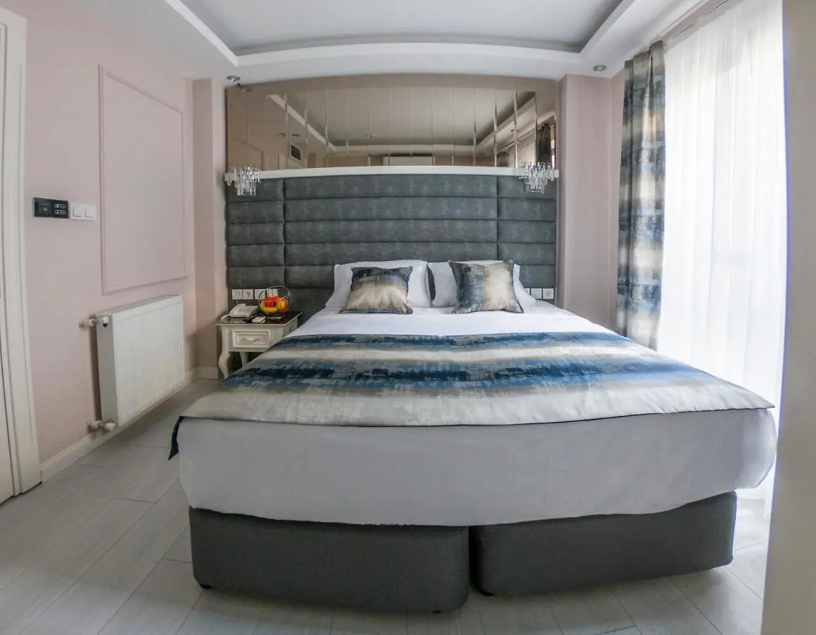 Crowned Hotel Istanbul