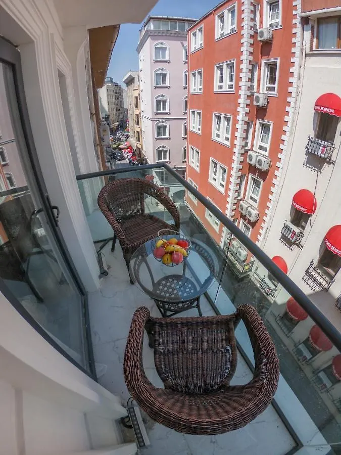 Crowned Hotel Istanbul