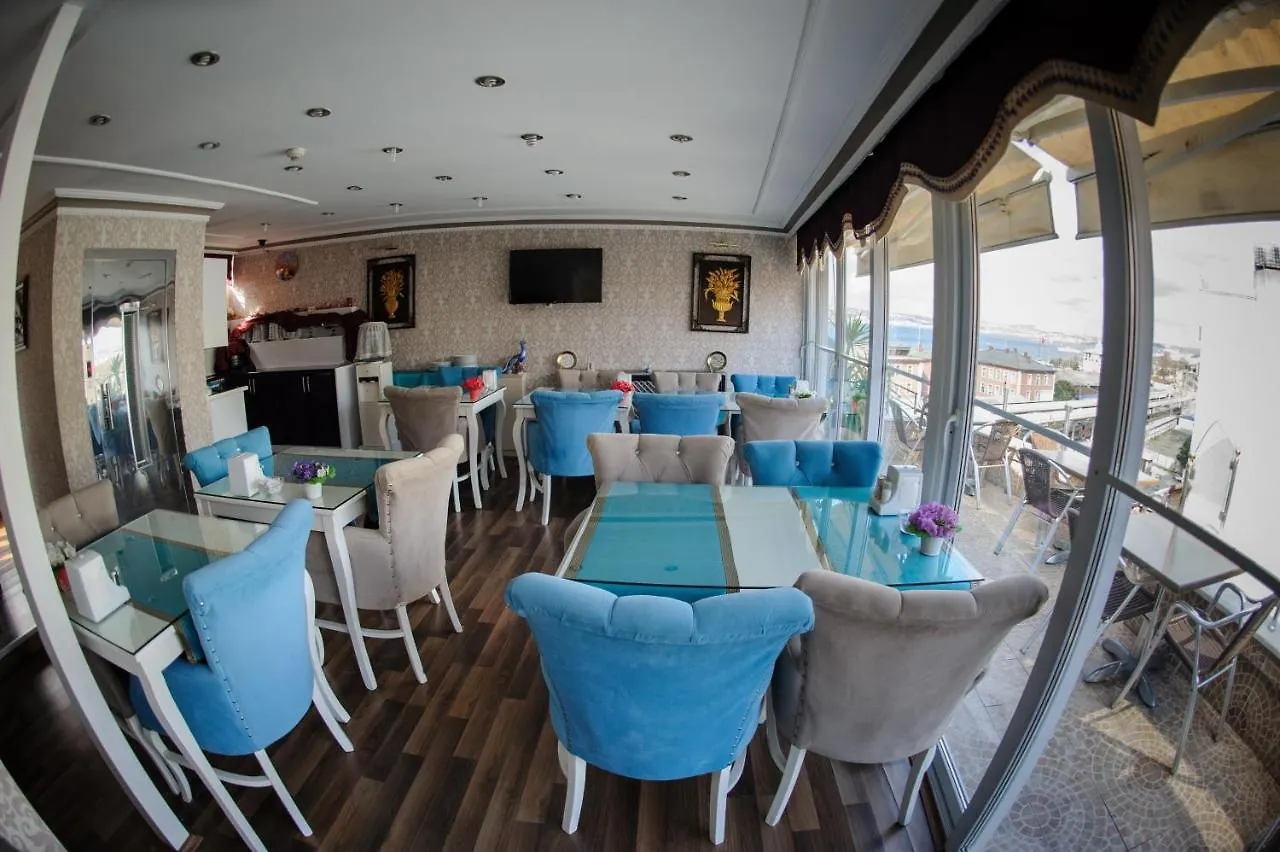 Crowned Hotel Istanbul
