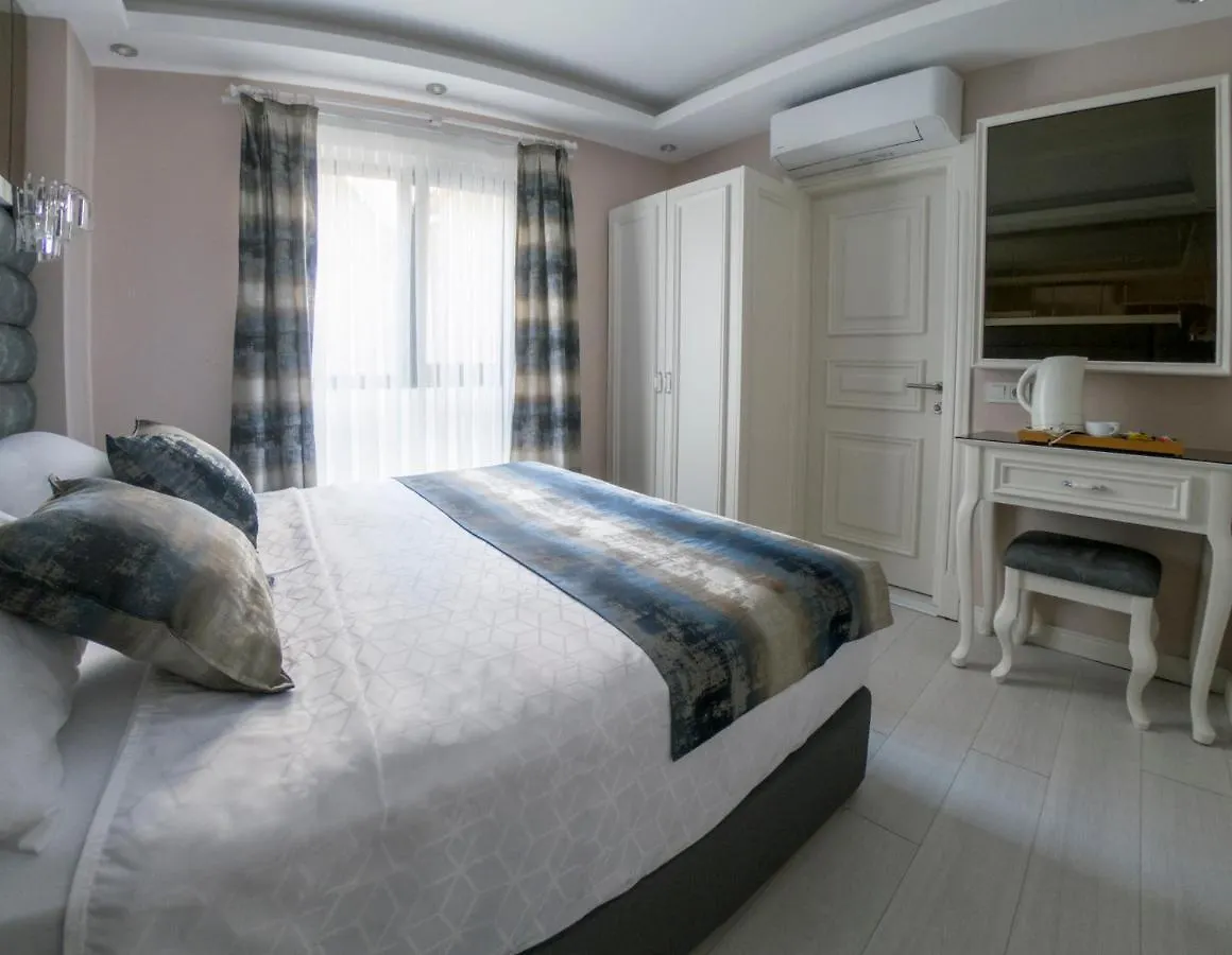 Crowned Hotel Istanbul